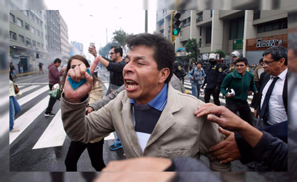 Le ordenaron “¡Tírate!” y se tiró. “¡Lee!” y leyó